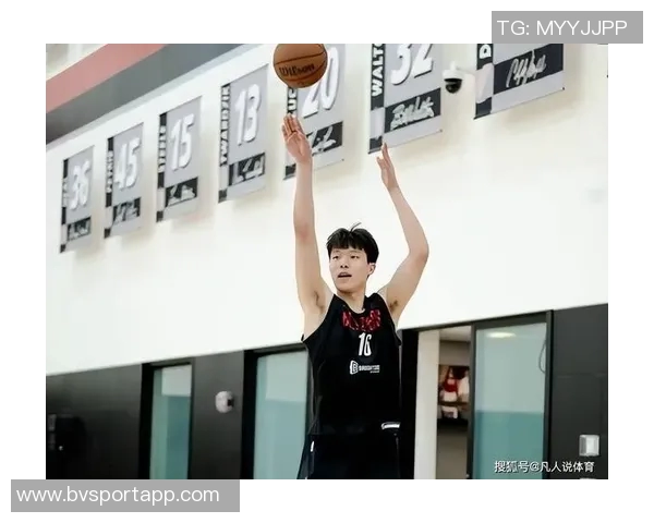 杨瀚森首节短暂出场表现平平仅得1篮板无得分贡献 杨瀚森首节短暂出场表现平平仅得1篮板无得分贡献