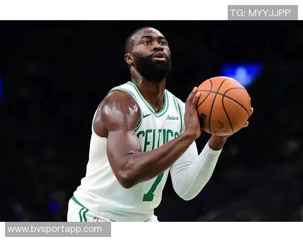 爱德华兹主场表现平平客场火力全开场均331分引关注 爱德华兹主场表现平平客场火力全开场均331分引关注