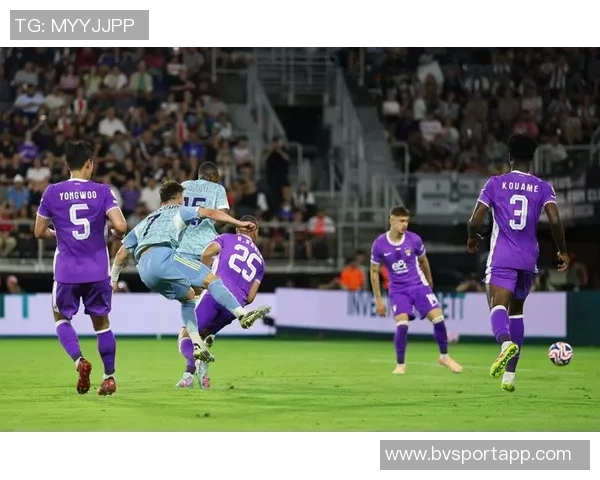 孔塞桑伊尔迪兹华丽过人连连挑战防线前者射门被挡精彩瞬间引发全场欢呼 孔塞桑伊尔迪兹华丽过人连连挑战防线前者射门被挡精彩瞬间引发全场欢呼