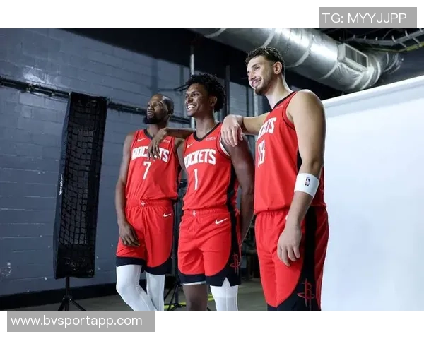 美媒评新赛季季前实力榜雷霆掘金尼克斯位列前三火箭第五湖人第七引关注