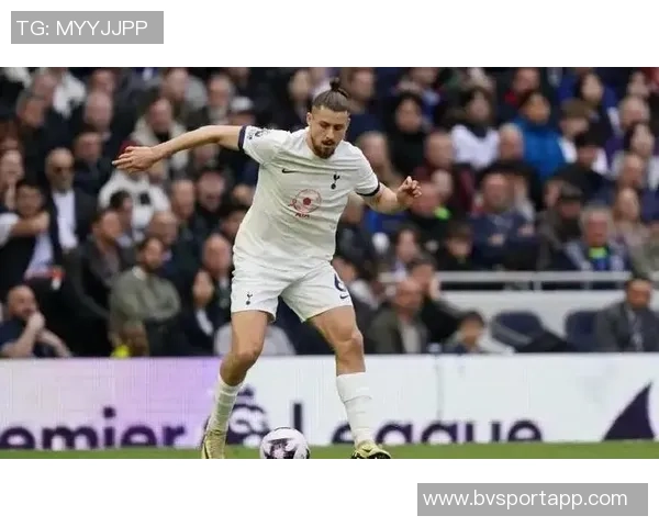 国米与那不勒斯关注20岁右后卫帕莱斯特拉引发转会热潮