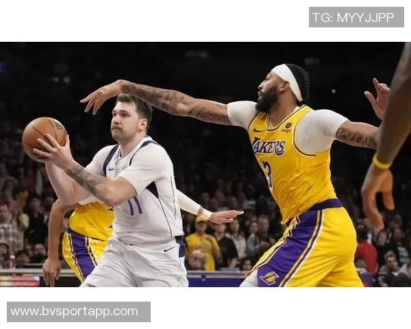 东契奇与浓眉赛后亲密互动揭示惊天交易背后的真相与友谊