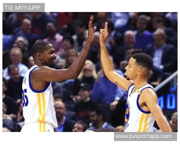 巴特勒盛赞库里：将球交给他后果然奇迹频现