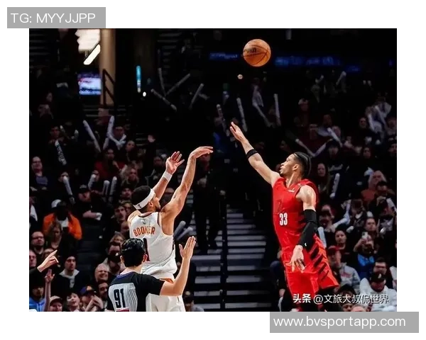 布克连得五分迅速拉开比分罚球线急停跳投与反击三分震撼篮网